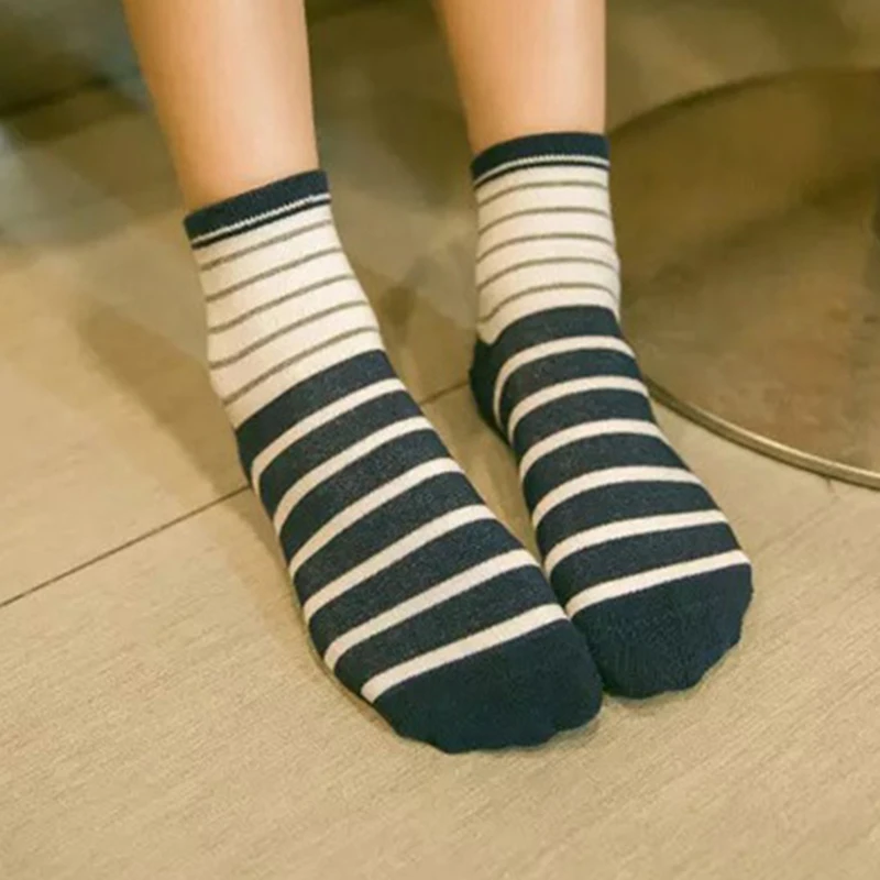 5Pairs Lot Cartoon Women Socks Casual Ladies Breathable Cotton Cute Dog Geometry Image Socks for Girls
5Pairs Lot Cartoon Women Socks Casual Ladies Breathable Cotton Cute Dog Geometry Image Socks for Girls