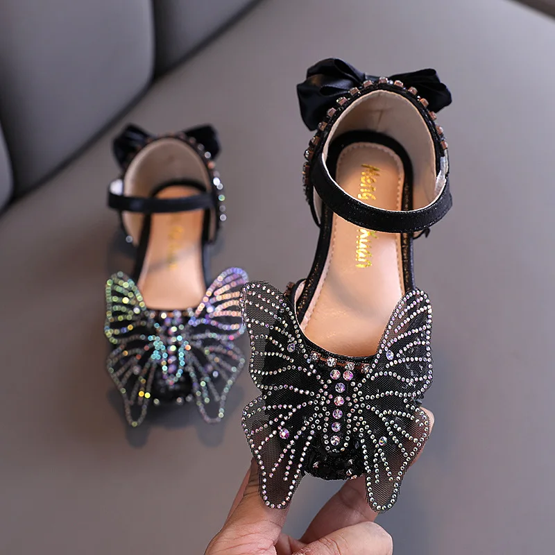 2021 Summer New Korean Rhinestone Net Yarn Bow Kids Soft Bottom Girls Princess Shoes Children Sandals Fashion Student Flat Shoes
2021 Summer New Korean Rhinestone Net Yarn Bow Kids Soft Bottom Girls Princess Shoes Children Sandals Fashion Student Flat Shoes