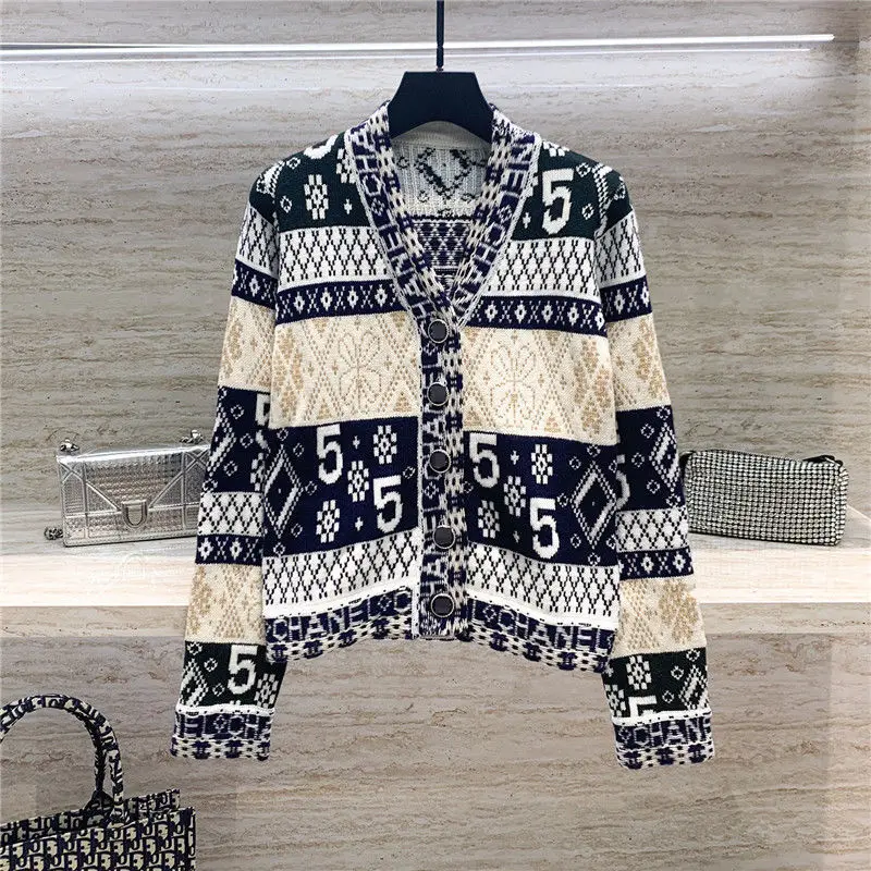 2021 Spring New Fashion Brand Sweater Cardigan Female Letter Jacquard V-neck Knitted Coat Fashion Coat
2021 Spring New Fashion Brand Sweater Cardigan Female Letter Jacquard V-neck Knitted Coat Fashion Coat