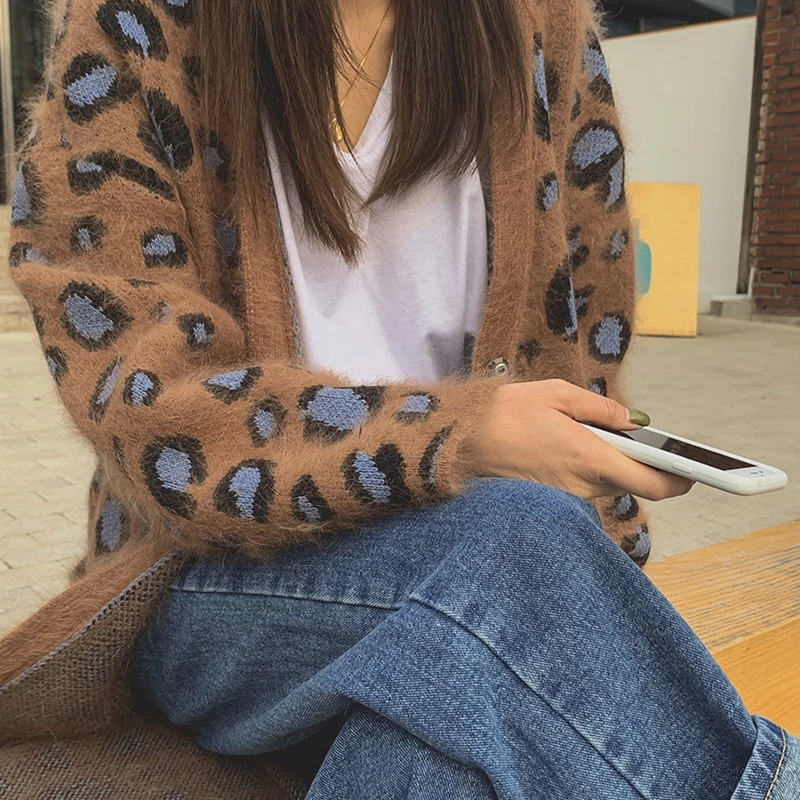 New Winter Woman Fashion Sweater Coat Female Leopard Jacket Lady V Neck Casual Cardigan Girl Temperament Long Outerwear
New Winter Woman Fashion Sweater Coat Female Leopard Jacket Lady V Neck Casual Cardigan Girl Temperament Long Outerwear