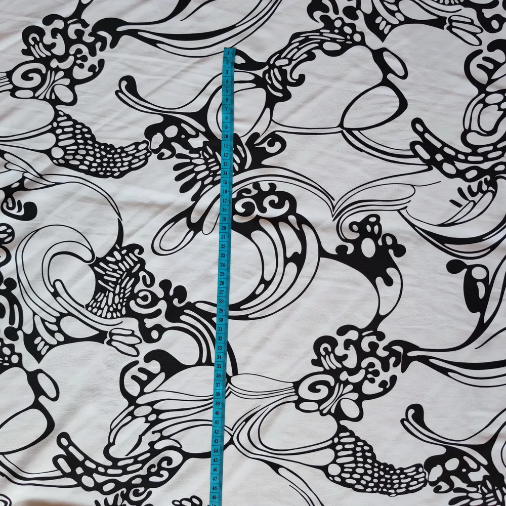 pure silk silk charmeuse fabric Black and white pattern silk elastic cloth multicolor silk double palace plaid fabric dress
pure silk silk charmeuse fabric Black and white pattern silk elastic cloth multicolor silk double palace plaid fabric dress