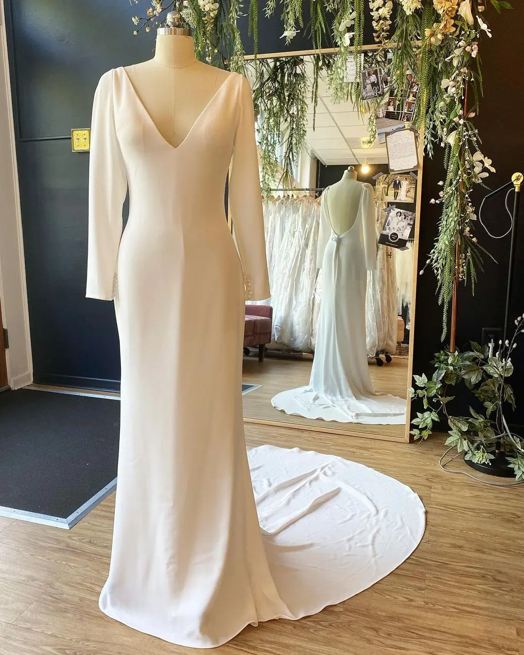 Crepe Bidal Wedding Dress 2021 Column vestidos de novia with Long Sleeves Deep V-Neck Open-Back robe de soirée de mariage
Crepe Bidal Wedding Dress 2021 Column vestidos de novia with Long Sleeves Deep V-Neck Open-Back robe de soirée de mariage