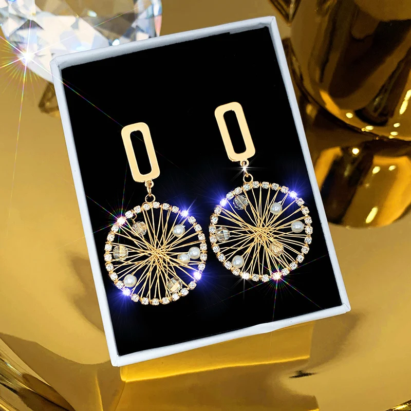 Diamond Metal Circle Simple New Fashion Eye-Catching Large Studs South Korea Personalized Temperament Earrings
Diamond Metal Circle Simple New Fashion Eye-Catching Large Studs South Korea Personalized Temperament Earrings