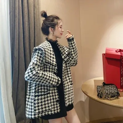 Hsa Women Spring New Houndstooth Black and White Retro Sweater and Cardigans Turn Down Collars Big Pocket Loose Knit Jacket
Hsa Women Spring New Houndstooth Black and White Retro Sweater and Cardigans Turn Down Collars Big Pocket Loose Knit Jacket