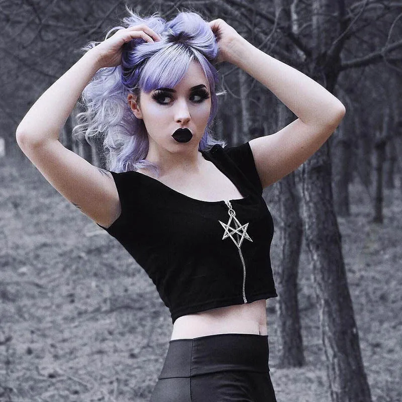 Wardrobe Girl 2021 Womens Dark Gothic Fashion High-end Black Ins Punk Cardigan Simple Short Navel Slim Street Zipper Y2k T-shirt
Wardrobe Girl 2021 Womens Dark Gothic Fashion High-end Black Ins Punk Cardigan Simple Short Navel Slim Street Zipper Y2k T-shirt