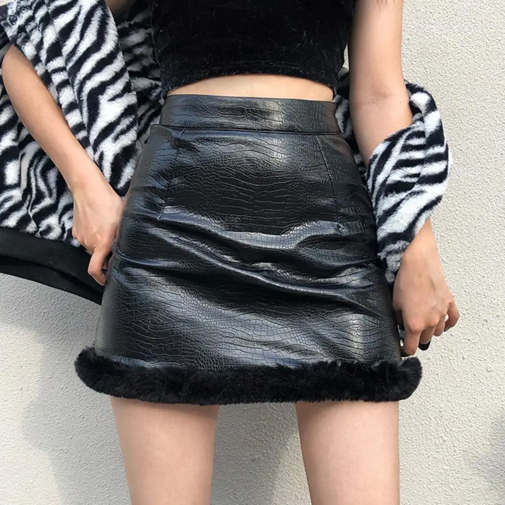 2021 Sexy Animal Printed Black Skirts Feathers Patched Mini Skirts High Waisted Short Skirts Women Sheath Y2K Korean Style Skirt
2021 Sexy Animal Printed Black Skirts Feathers Patched Mini Skirts High Waisted Short Skirts Women Sheath Y2K Korean Style Skirt