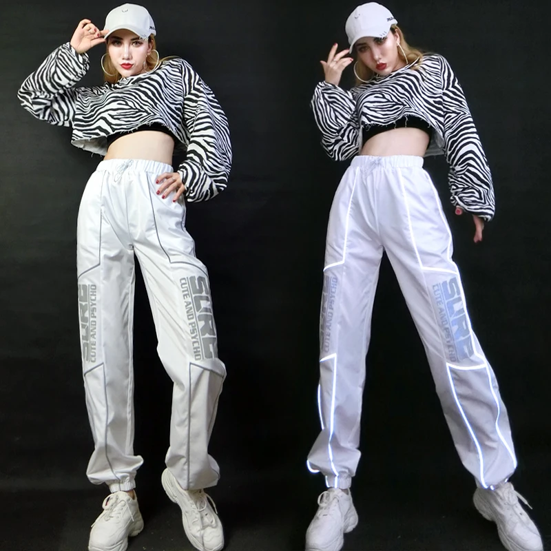 Bar Club Women Dj Costume Adult Hip Hop Jazz Dance Outfit New Zebra Print Tops Reflective Pants Jazz Dancers Stage Wear DNV14215
Bar Club Women Dj Costume Adult Hip Hop Jazz Dance Outfit New Zebra Print Tops Reflective Pants Jazz Dancers Stage Wear DNV14215