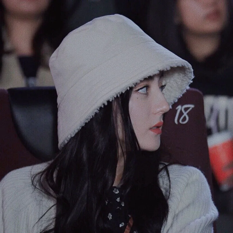 Новинка 2022, роскошная Брендовая женская модная белая Рыбацкая шляпа из овечьей шерсти, Панама, Высококачественная классическая тканевая по...
Новинка 2022, роскошная Брендовая женская модная белая Рыбацкая шляпа из овечьей шерсти, Панама, Высококачественная классическая тканевая по...