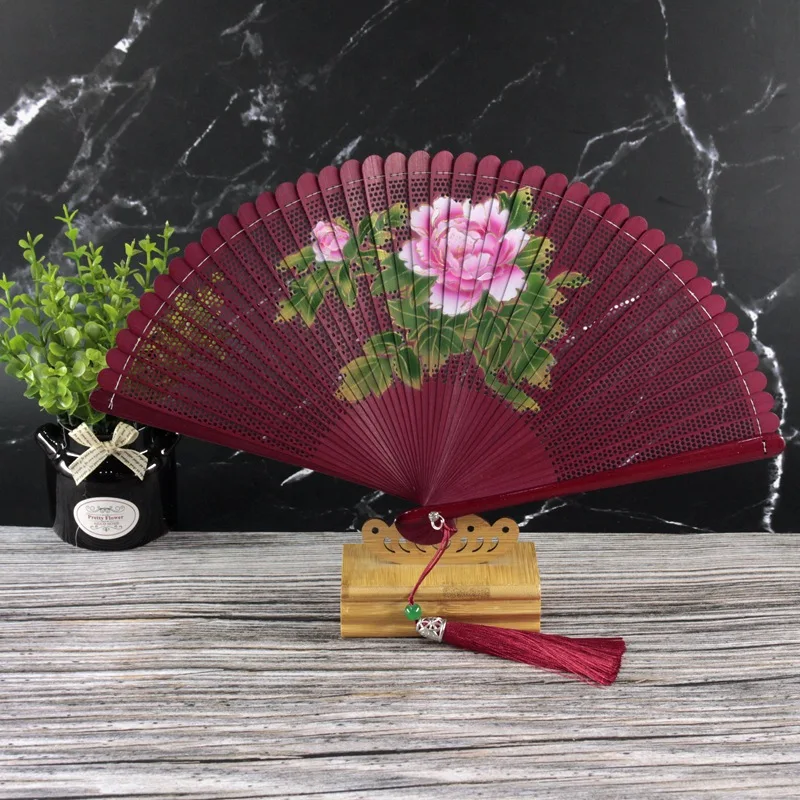 Chinese Style Fanchanging Cloth Fan High Quality Bronzing Folding Fan Dance Photography Wedding Fan 2021 Best Selling Product
Chinese Style Fanchanging Cloth Fan High Quality Bronzing Folding Fan Dance Photography Wedding Fan 2021 Best Selling Product