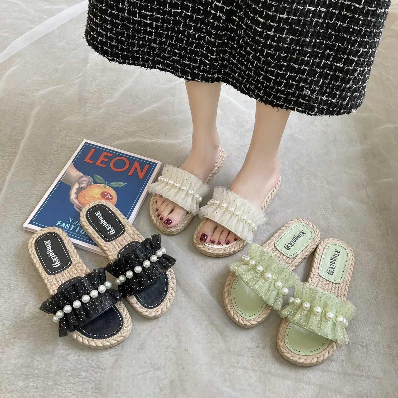 Shoes Woman 2021 Slippers Flat Shale Female Beach String Bead Luxury Slides Pantofle Summer Sabot Designer New Rubber Rome Fabri
Shoes Woman 2021 Slippers Flat Shale Female Beach String Bead Luxury Slides Pantofle Summer Sabot Designer New Rubber Rome Fabri