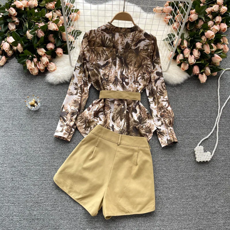Fashion Summer Runway 2 Piece Set Women Full Sleeve Print Loose Blouse and High Waist Shorts Suit Office Lady Outfits
Fashion Summer Runway 2 Piece Set Women Full Sleeve Print Loose Blouse and High Waist Shorts Suit Office Lady Outfits