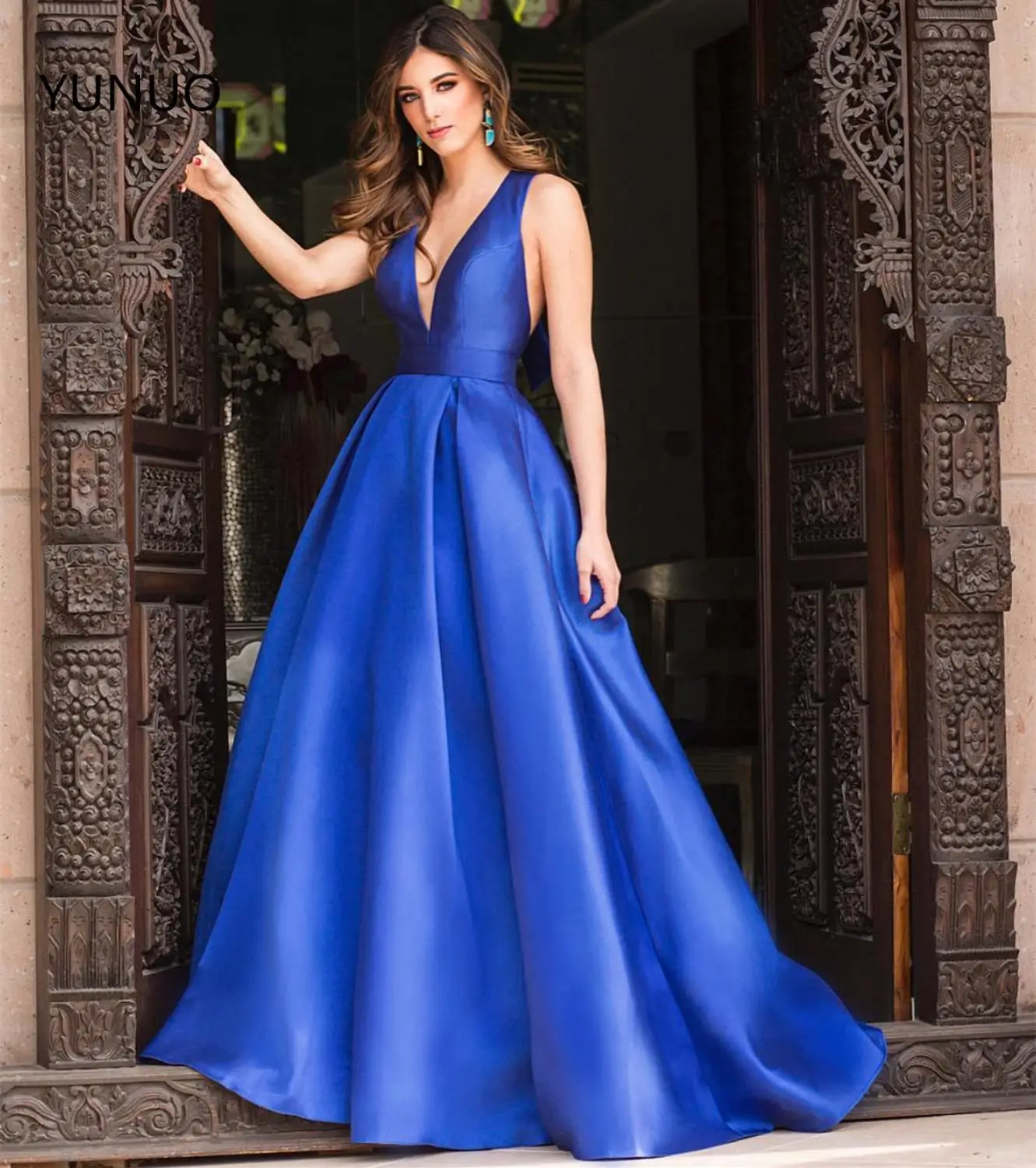 YUNUO V Neck Satin Evening Dress Long Pleated Criss Cross Bowknot Back Formal Vestidos Prom Dresses Sleeveless Pockets Gowns
YUNUO V Neck Satin Evening Dress Long Pleated Criss Cross Bowknot Back Formal Vestidos Prom Dresses Sleeveless Pockets Gowns