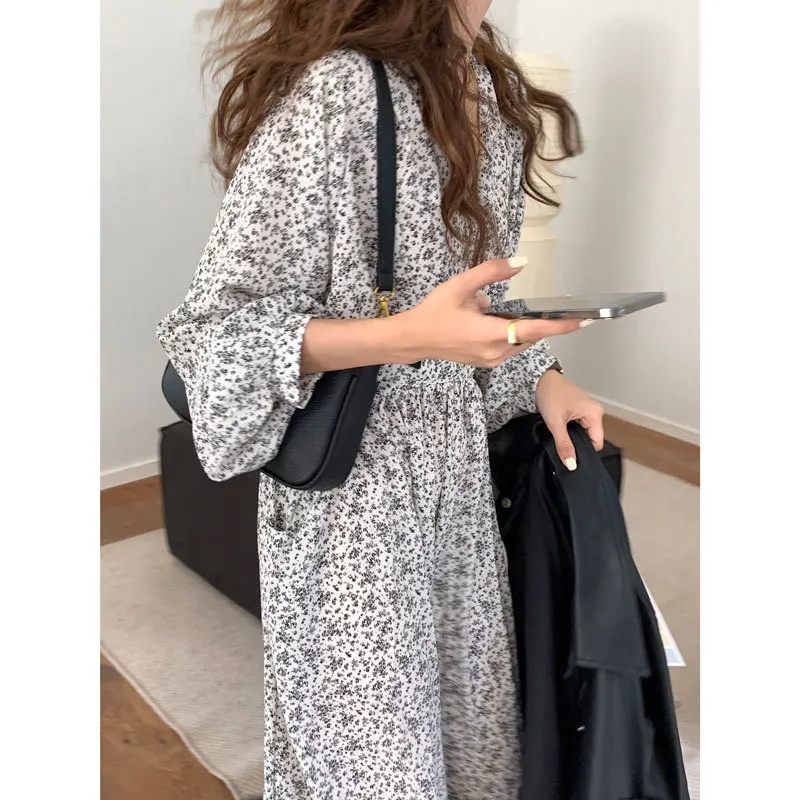 Autumn Women Dress 2021 French Retro V-Neck Long-Sleeved Floral Skirt New Draw Back Temperament Elegant Dress vestido feminino
Autumn Women Dress 2021 French Retro V-Neck Long-Sleeved Floral Skirt New Draw Back Temperament Elegant Dress vestido feminino