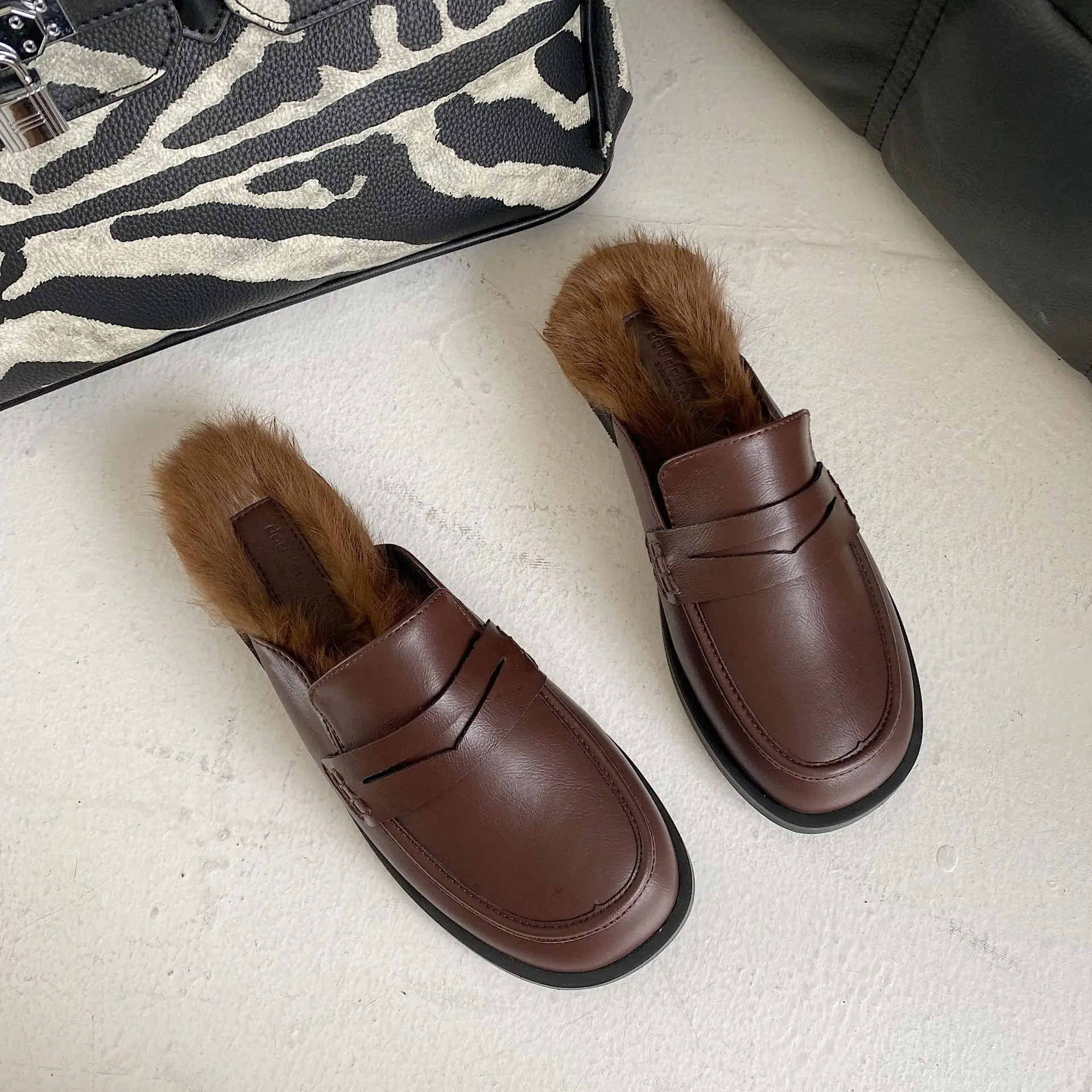 Beige Heeled Sandals Slippers Soft Fur Shoes Slipers Women Loafers Black Comfort Plush Flat 2021 Slip-On Casual Sewing Round Toe
Beige Heeled Sandals Slippers Soft Fur Shoes Slipers Women Loafers Black Comfort Plush Flat 2021 Slip-On Casual Sewing Round Toe