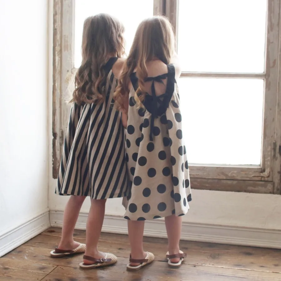Summer Girls' Suspender Dress Korean V-Neck Open Back Lace Up Striped Wave Dot Middle School Children's Cotton Hemp Beach Dress
Summer Girls' Suspender Dress Korean V-Neck Open Back Lace Up Striped Wave Dot Middle School Children's Cotton Hemp Beach Dress