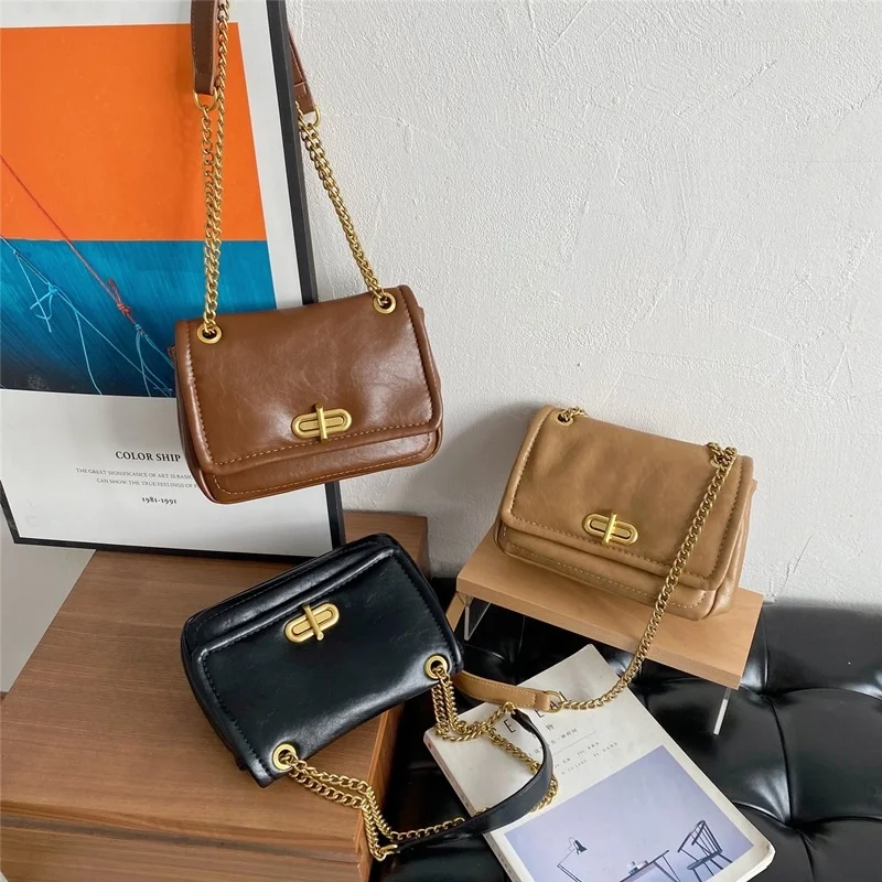 2021 autumn Korean New Women's bag simple and versatile oil wax leather large lock bag portable chain Single Shoulder Messenger
2021 autumn Korean New Women's bag simple and versatile oil wax leather large lock bag portable chain Single Shoulder Messenger