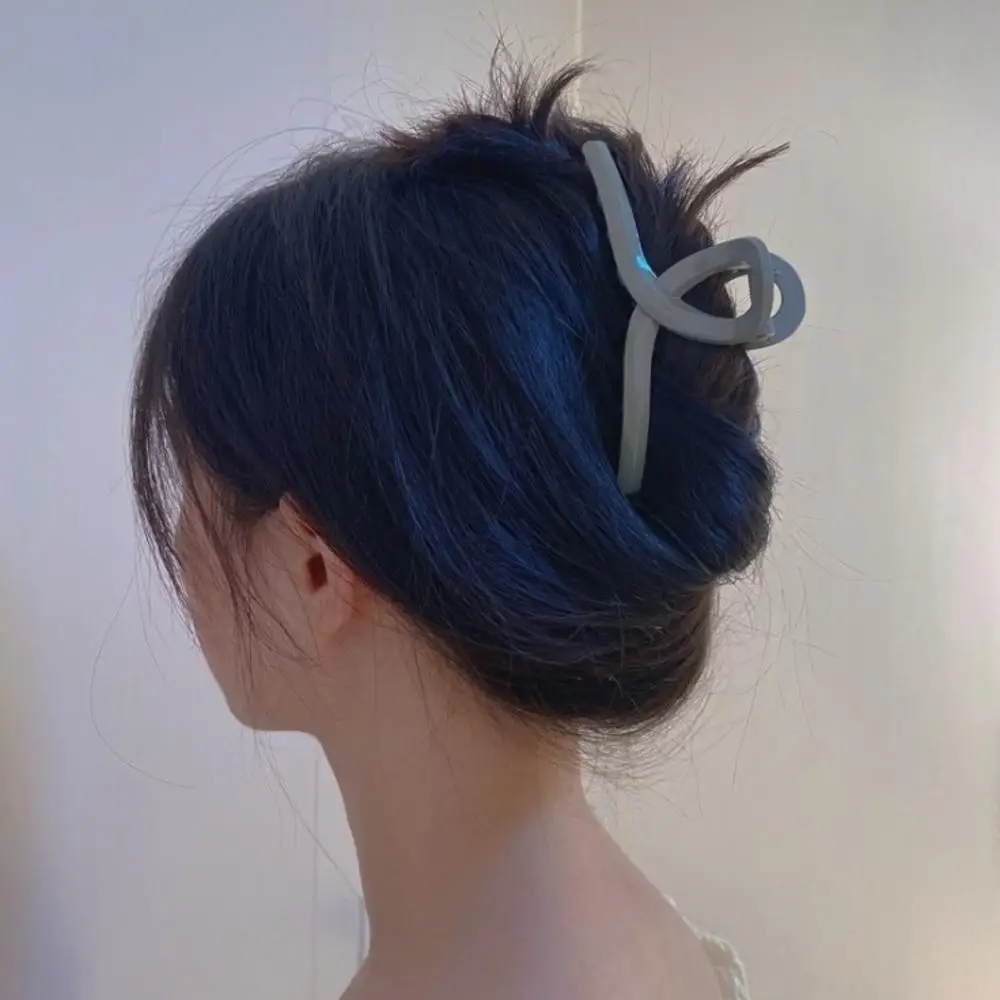 1Pcs Korea Fashion Elegant Big Hair Claws Simple Hair Clip Temperament Bath Headdress Women Girls Hair Accessories
1Pcs Korea Fashion Elegant Big Hair Claws Simple Hair Clip Temperament Bath Headdress Women Girls Hair Accessories