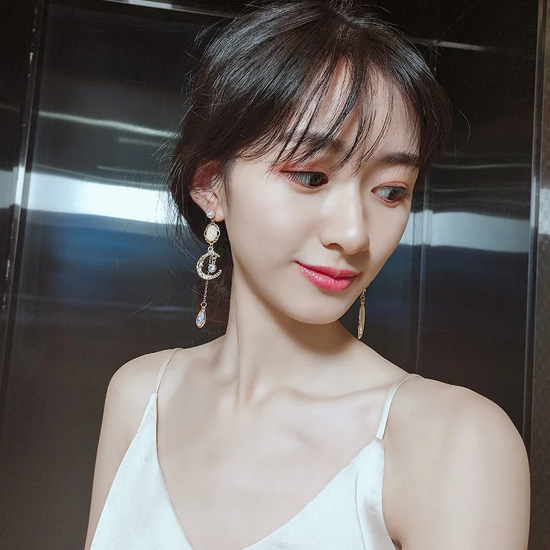 New Arrival Fashion Classic Geometric Women Dangle Earrings Asymmetric Earrings Of Star And Moon Female Korean Jewelry
New Arrival Fashion Classic Geometric Women Dangle Earrings Asymmetric Earrings Of Star And Moon Female Korean Jewelry