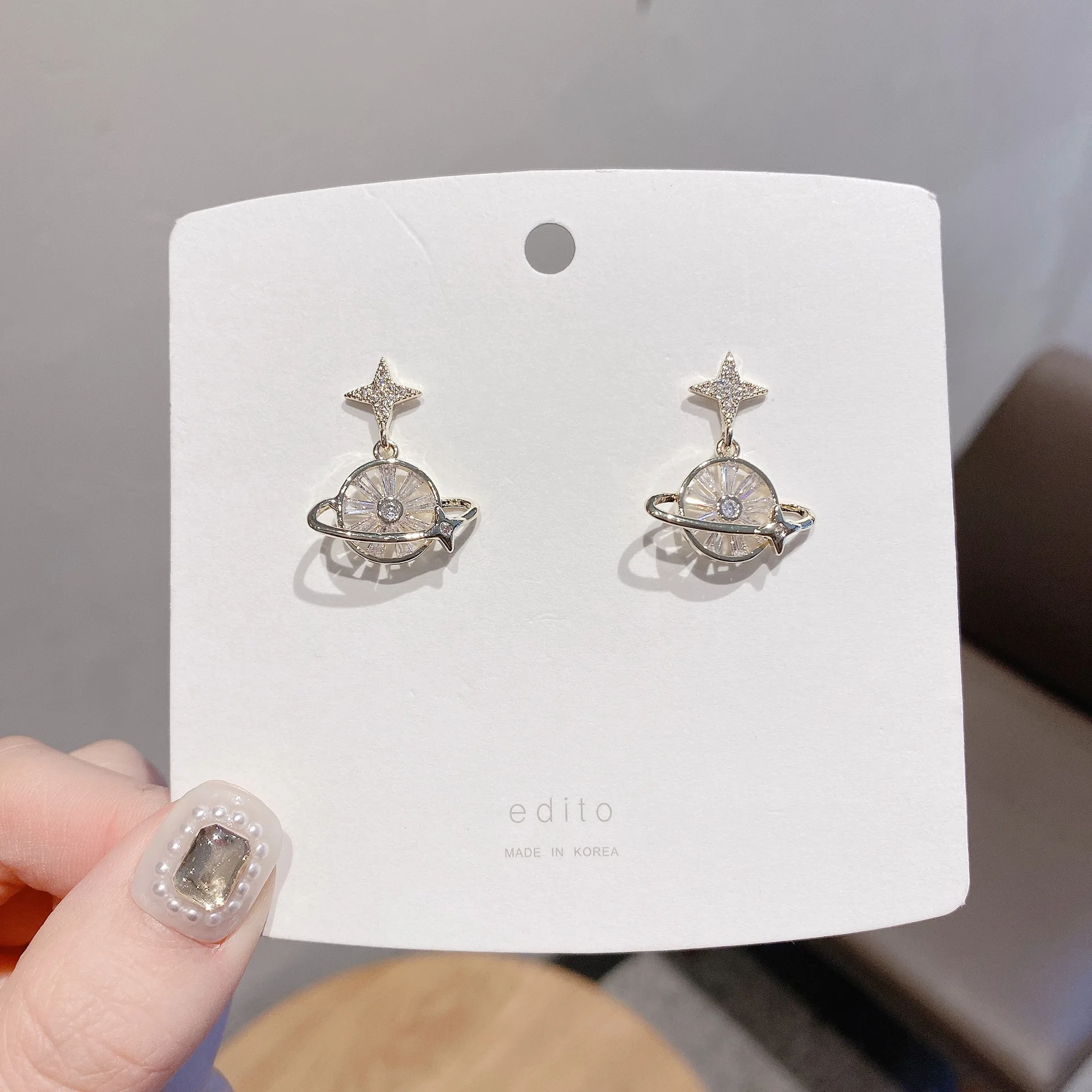 Kreaon Hollow Out Planet Zircon Drop Earrings For Women Simple Temperament Earrings Wedding Fashion Jewelry Gifts Acessories
Kreaon Hollow Out Planet Zircon Drop Earrings For Women Simple Temperament Earrings Wedding Fashion Jewelry Gifts Acessories