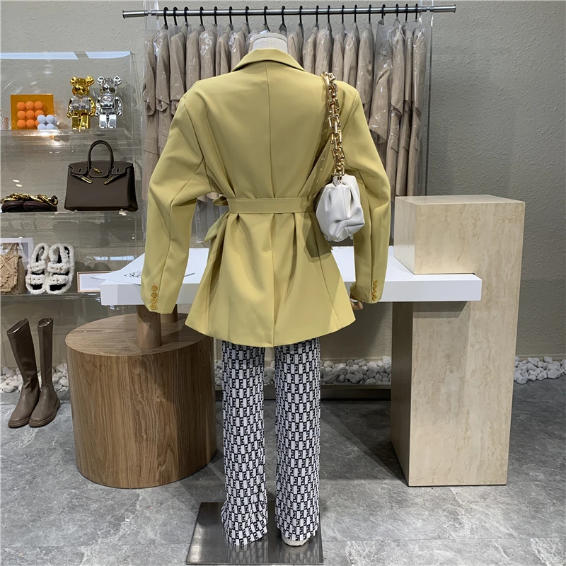Fashion Solid Color Women's Long Sleeved Slim Waist White Blazer Coat 2021 New High Street Lady Pocket Black Suit Jacket
Fashion Solid Color Women's Long Sleeved Slim Waist White Blazer Coat 2021 New High Street Lady Pocket Black Suit Jacket
