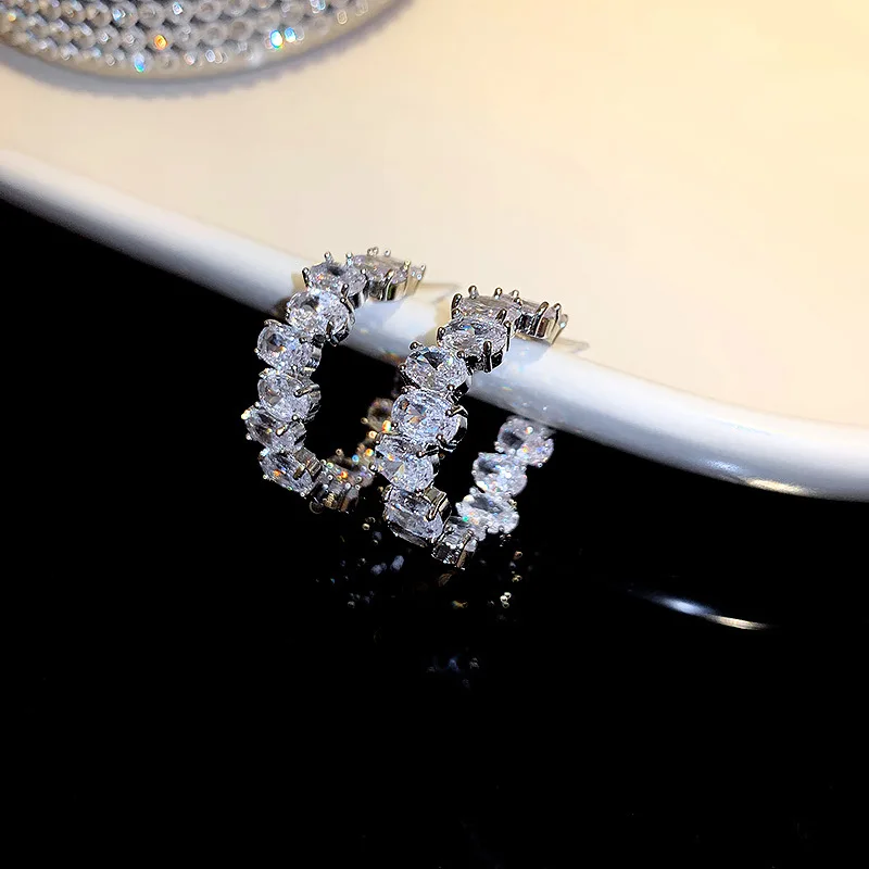 925 Silver Needle Korea Cool High-grade Elegant Fashion Avant-garde Super Flash Crystal C-shaped Ear Ring
925 Silver Needle Korea Cool High-grade Elegant Fashion Avant-garde Super Flash Crystal C-shaped Ear Ring
