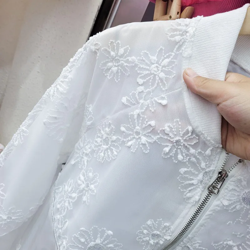 SeeBeautiful Embroidery Loose Sunscreen Coat Stand Collar Long Sleeve Zipper Drawstring New Fashion Summer 2021 Woman E363
SeeBeautiful Embroidery Loose Sunscreen Coat Stand Collar Long Sleeve Zipper Drawstring New Fashion Summer 2021 Woman E363