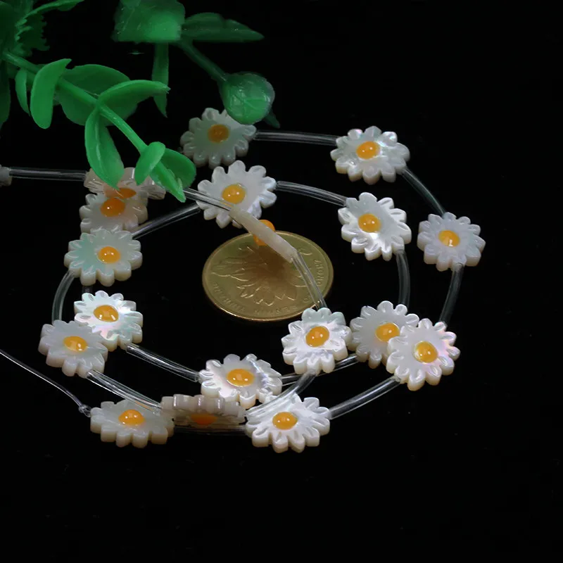 50pcs/lot 10x13mm Natural Sunflower & Daisy cut Mother of Pearl shell for DIY Jewelry Daisy Flower Cut Pearl for Brooch
50pcs/lot 10x13mm Natural Sunflower & Daisy cut Mother of Pearl shell for DIY Jewelry Daisy Flower Cut Pearl for Brooch