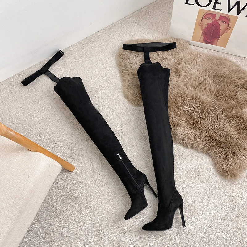 Stage show high boots slim heel high heel pointed high boots big boots black snake
Stage show high boots slim heel high heel pointed high boots big boots black snake