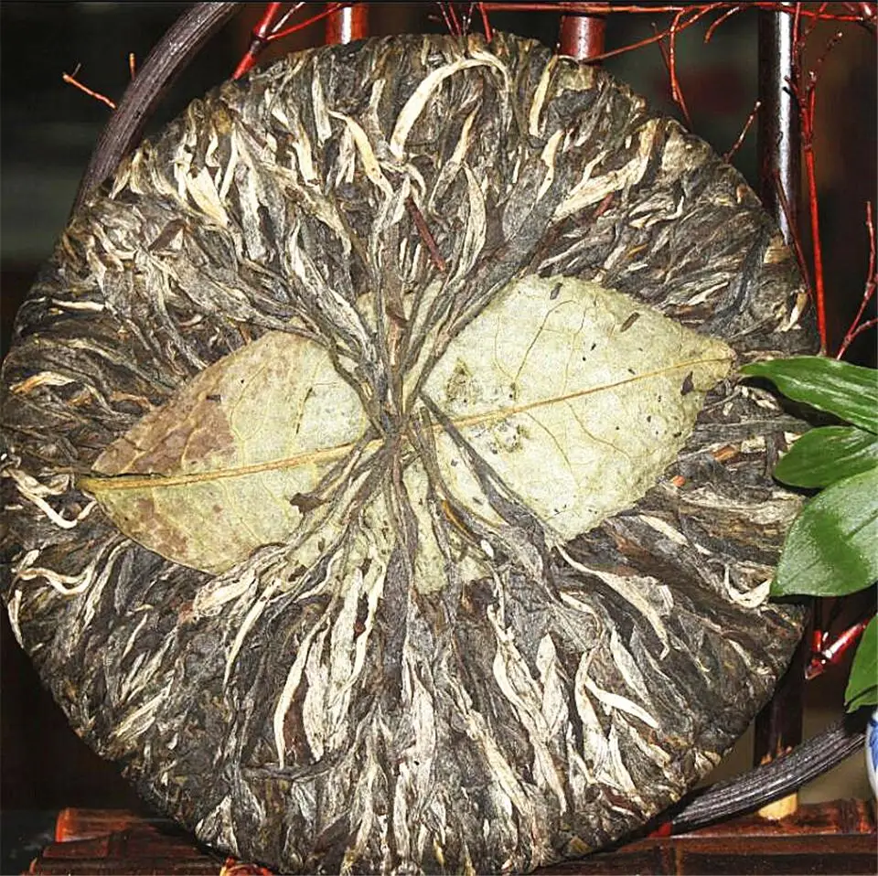 2014 Yunnan Snow Mountain Raw Pu'er Bazi Tea Sheng Pu'er Tea for Lose Weight Health Care Loss Slimming Tea 400g
2014 Yunnan Snow Mountain Raw Pu'er Bazi Tea Sheng Pu'er Tea for Lose Weight Health Care Loss Slimming Tea 400g