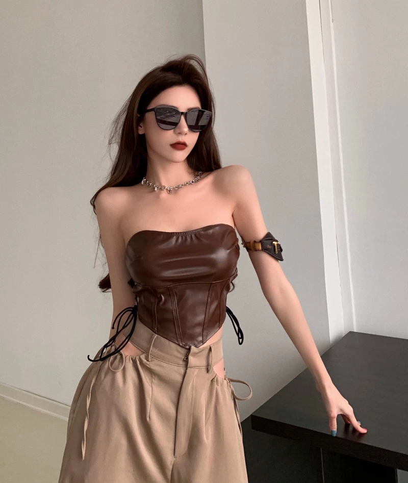 New handsome locomotive girl lace up waist pu irregular tube top women wild sling top
New handsome locomotive girl lace up waist pu irregular tube top women wild sling top