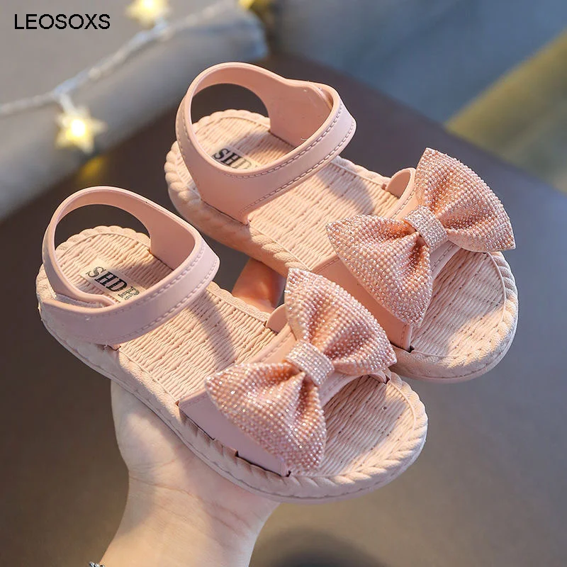 Girls' Sandals Summer New Korean Children's Leisure Flat Soft Bottom Princess Shoes Versatile With Bow Velcro Beach Shoes
Girls' Sandals Summer New Korean Children's Leisure Flat Soft Bottom Princess Shoes Versatile With Bow Velcro Beach Shoes