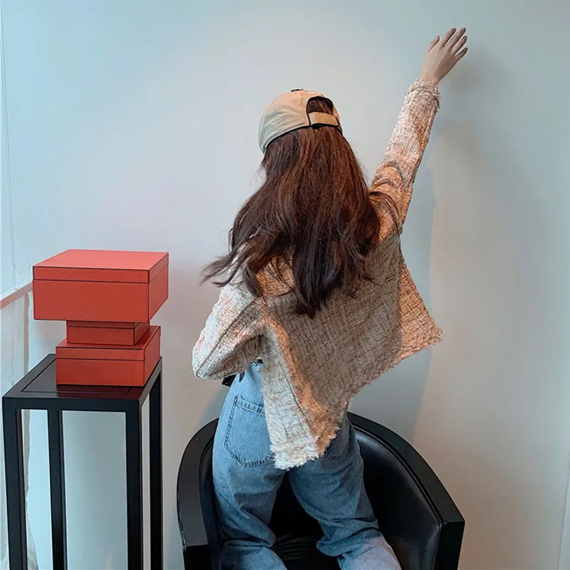Hot Sale Autumn New Korean Fashion Loose Womens Tweed Jackets Long Sleeve O-Neck Covered Button Female Short Coats Streetwear
Hot Sale Autumn New Korean Fashion Loose Womens Tweed Jackets Long Sleeve O-Neck Covered Button Female Short Coats Streetwear