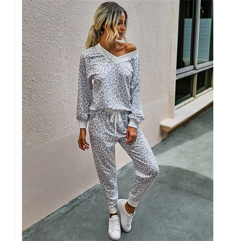 Fashion Vintage Leopard Women Pajamas 2020 Autumn Casual V-neck Long Sleeves Home Clothes
Fashion Vintage Leopard Women Pajamas 2020 Autumn Casual V-neck Long Sleeves Home Clothes