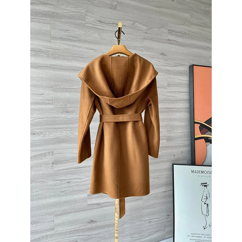 Valdese 100% sheep cashmere double-sided water ripple cashmere women's short hat Hooded Coat same coat
Valdese 100% sheep cashmere double-sided water ripple cashmere women's short hat Hooded Coat same coat