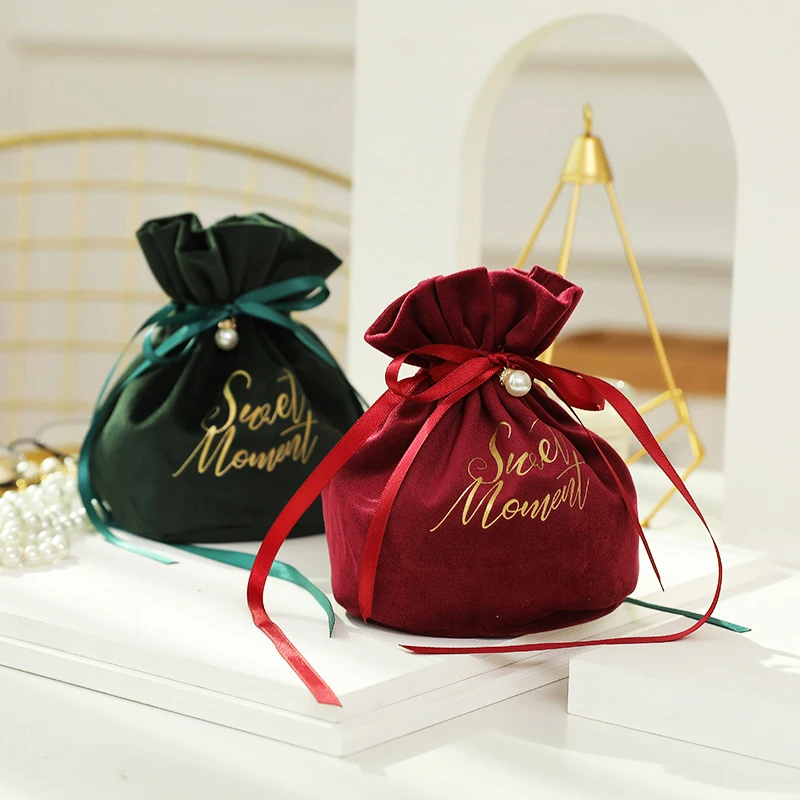 5Pcs Luxury Velvet Gift Bags With Pearl String Chocolate Candy Bags Jewelry Velvet Sachet Bags Christmas Birthday Party Gift Box 
5Pcs Luxury Velvet Gift Bags With Pearl String Chocolate Candy Bags Jewelry Velvet Sachet Bags Christmas Birthday Party Gift Box
