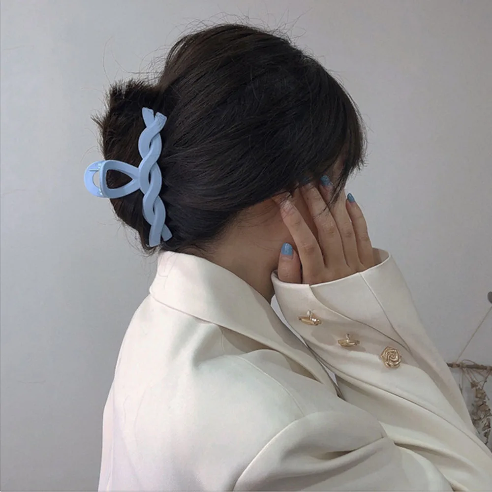 New Solid Large Hair Claws Elegant Geometric Hairpins for Women Girls Korean Style Barrette Plastic Headwear Hair Accessories
New Solid Large Hair Claws Elegant Geometric Hairpins for Women Girls Korean Style Barrette Plastic Headwear Hair Accessories
