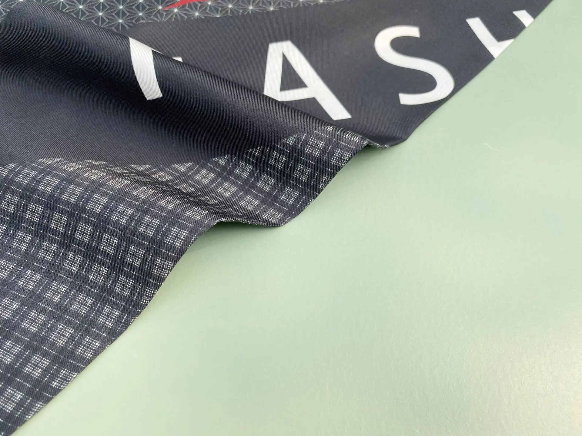 14*122cm New Retro Silk Long Strip Small Silk Scarf Mulberry Silk Decorative Streamer Hair Band Female Tie Hair Bag Silk Scarf 
14*122cm New Retro Silk Long Strip Small Silk Scarf Mulberry Silk Decorative Streamer Hair Band Female Tie Hair Bag Silk Scarf