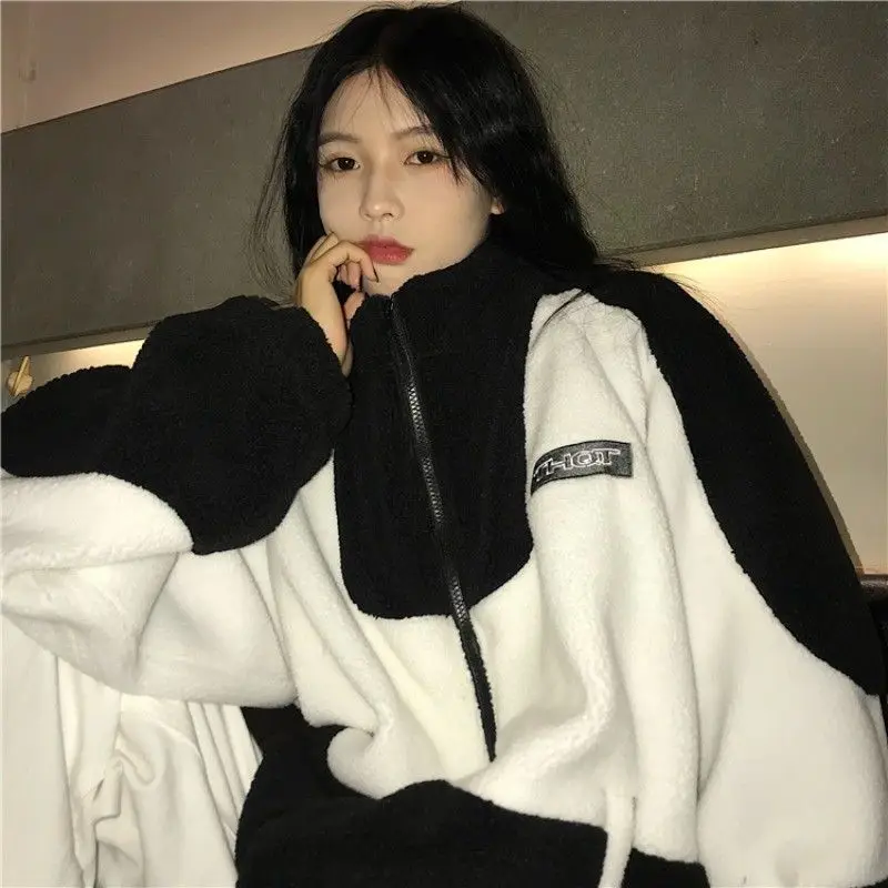 Retro Stitching Lamb Velvet Jacket Women's Autumn-winter Tide Plus Fleece Thickening Korean Fashion Loose Wild Harajuku Jackets
Retro Stitching Lamb Velvet Jacket Women's Autumn-winter Tide Plus Fleece Thickening Korean Fashion Loose Wild Harajuku Jackets