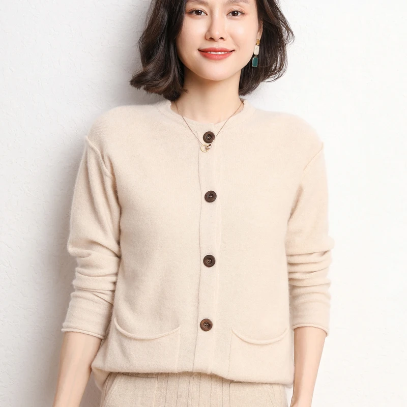 Knitted Cardigan Women's Round Neck Sweater Loose Lazy Autumn Winter 2021 New Wool Fashion Short Base Long Sleeve Korean Version
Knitted Cardigan Women's Round Neck Sweater Loose Lazy Autumn Winter 2021 New Wool Fashion Short Base Long Sleeve Korean Version
