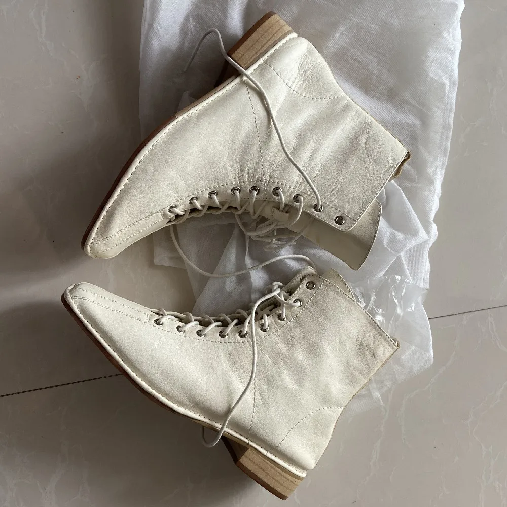 Women's genuine leather lace-up flats autumn ankle boot square toe white casual short martin boots daily comfortable shoes women
Women's genuine leather lace-up flats autumn ankle boot square toe white casual short martin boots daily comfortable shoes women