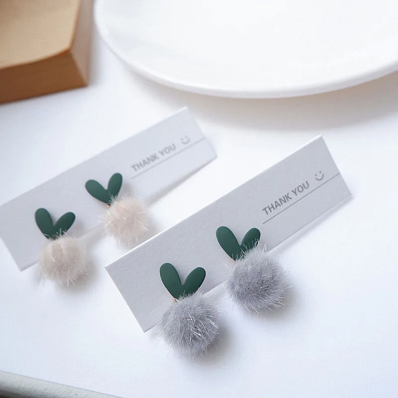 925 Silver Needle Autumn and Winter New Love Hairy Ball Earrings Plush Ball Earrings Wild Earrings Net Red Fairy Earrings
925 Silver Needle Autumn and Winter New Love Hairy Ball Earrings Plush Ball Earrings Wild Earrings Net Red Fairy Earrings