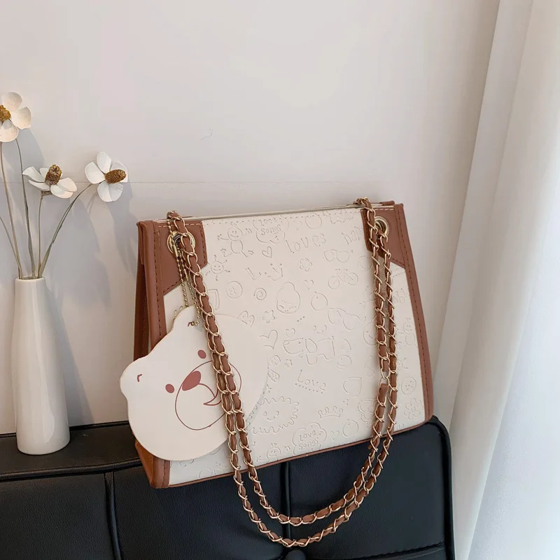 This year popular handbags lady fall 2021 new embossing chain bag large capacity PU one shoulder inclined shoulder bag tote bag
This year popular handbags lady fall 2021 new embossing chain bag large capacity PU one shoulder inclined shoulder bag tote bag