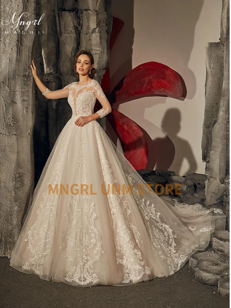MNGRL 2021New Retro Luxury Fluffy Wedding Gown White Lace 3D Flower O-neck Long Sleeve Backless Tail Bridal Dresses
MNGRL 2021New Retro Luxury Fluffy Wedding Gown White Lace 3D Flower O-neck Long Sleeve Backless Tail Bridal Dresses