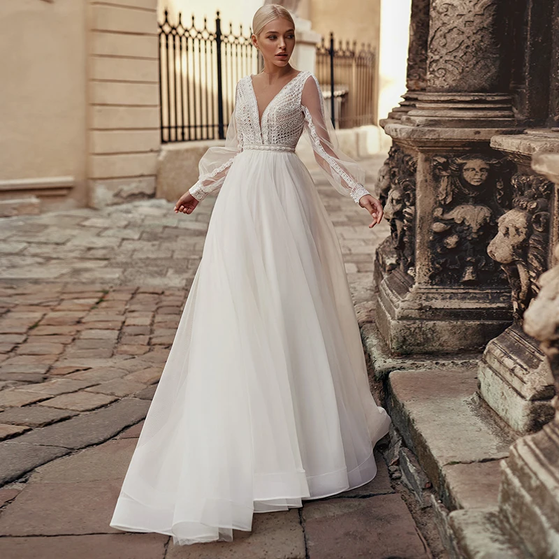 2021 Modest Sheer V-neck A-line Wedding Gowns Elegant Sweep Train Appliques Organza Long Sleeve Bridal Dress
2021 Modest Sheer V-neck A-line Wedding Gowns Elegant Sweep Train Appliques Organza Long Sleeve Bridal Dress