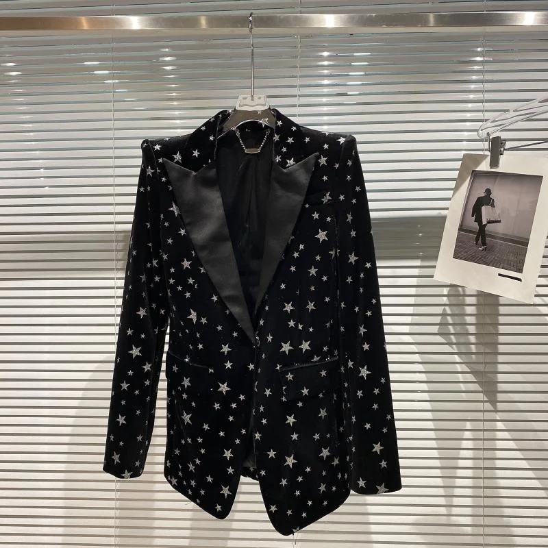 Женский бархатный блейзер со звездами, ярко-розовый пиджак, новый стиль 2021 года, Осенний тонкий приталенный пиджак на плечо для женщин 
Женский бархатный блейзер со звездами, ярко-розовый пиджак, новый стиль 2021 года, Осенний тонкий приталенный пиджак на плечо для женщин