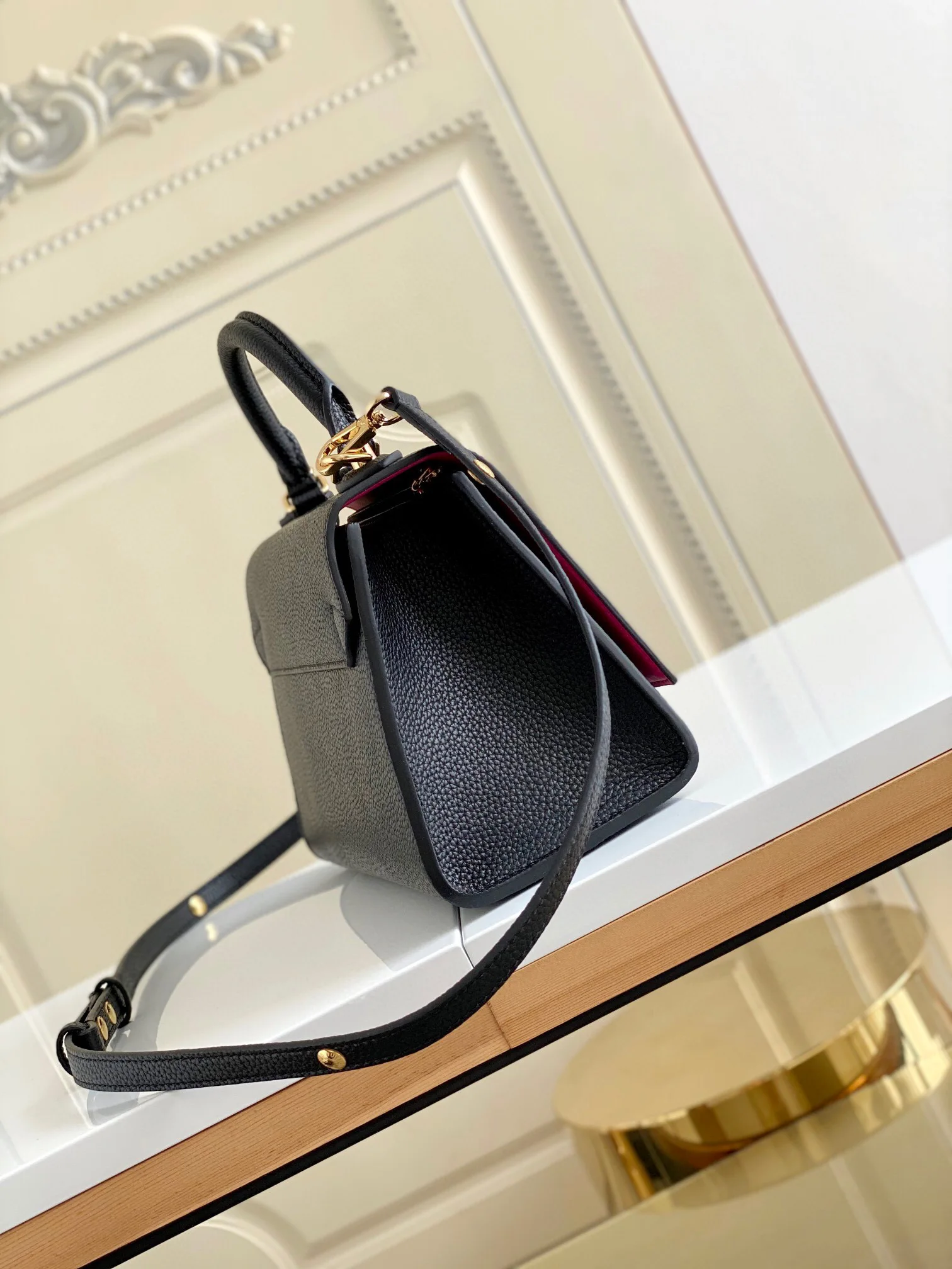 

2021 Top New Black Lychee Pattern Women's Hand-Held Diagonal Bag, Pink Inside, High-Quality Hardware, Luxury And Leisure Style