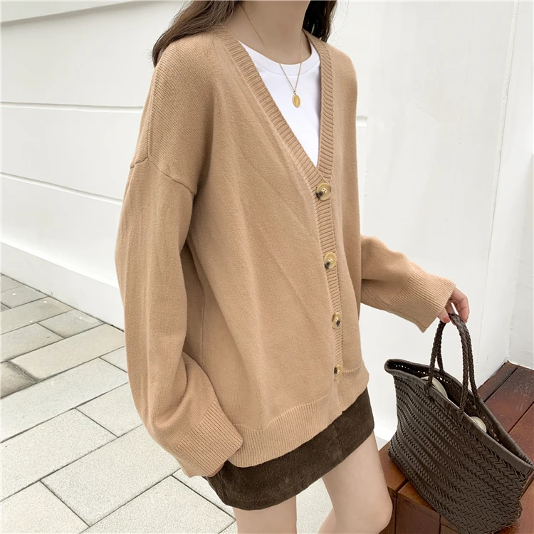 New Oversize Women's Sweaters Autumn Winter sweater Vintage buttons v Neck Cardigans Single Breasted Puff Sleeve Loose Cardigan
New Oversize Women's Sweaters Autumn Winter sweater Vintage buttons v Neck Cardigans Single Breasted Puff Sleeve Loose Cardigan