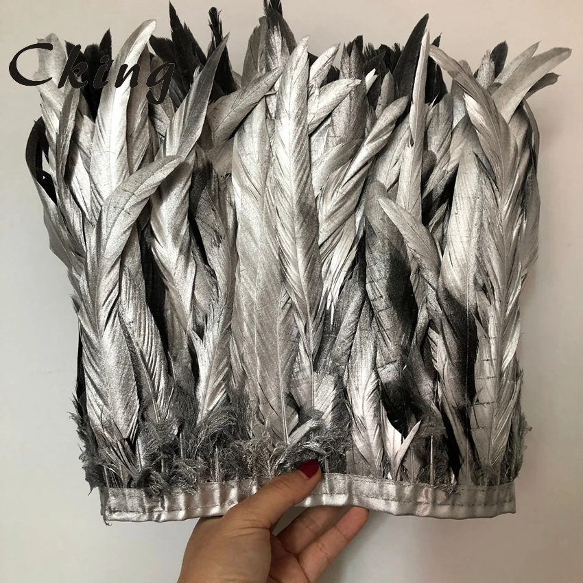 2 Meters/lot Silver Rooster Tail Feather Trims 20-25cm 8-10inches Chicken Feather Fringes Sewed On Satin Ribbons For Crafts Lace
2 Meters/lot Silver Rooster Tail Feather Trims 20-25cm 8-10inches Chicken Feather Fringes Sewed On Satin Ribbons For Crafts Lace