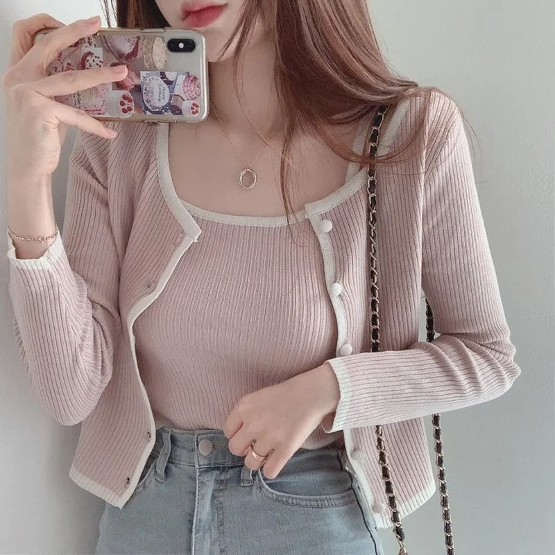 Female Spring Autumn Slim Sling Set Fashion Women Sweet Contrast Short Knit Cardigan Two-piece Design Single-breasted Sweater
Female Spring Autumn Slim Sling Set Fashion Women Sweet Contrast Short Knit Cardigan Two-piece Design Single-breasted Sweater