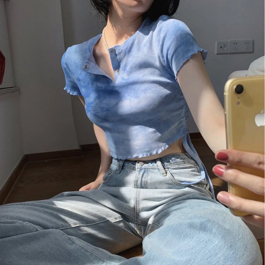 Hot girl short pleated top female tie-dye design sense high waist short section exposed umbilical net red fried street short-sle
Hot girl short pleated top female tie-dye design sense high waist short section exposed umbilical net red fried street short-sle